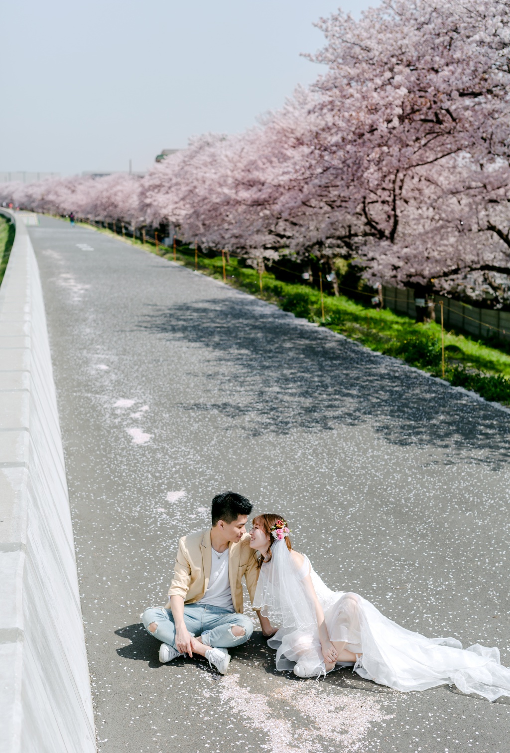 Japan Tokyo Pre-Wedding Photoshoot At The Park With Cherry Blossoms  by Jin on OneThreeOneFour 6
