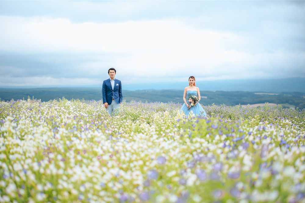 Hokkaido Pre-Wedding Photographer: Summer Photoshoot At Shikisai No Oka Alpaca Farm And Hinode Park Lavender Field by Kouta on OneThreeOneFour 20