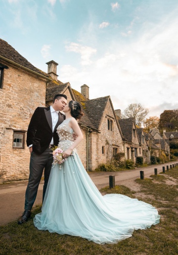 London Pre-Wedding Photoshoot At Cotswold And Oxford University 
