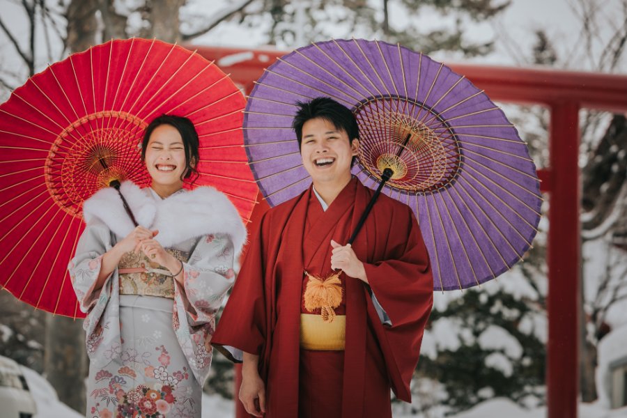 M&J: Magical snowy pre-wedding in Hokkaido wearing kimono by Kuma on OneThreeOneFour 4