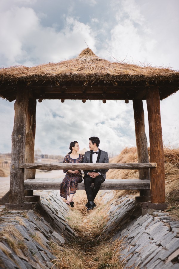 LL&ZY: Magical pre-wedding in Seoul at Haneul Park, National Folk Museum and Samcheong-dong by Junghoon on OneThreeOneFour 12