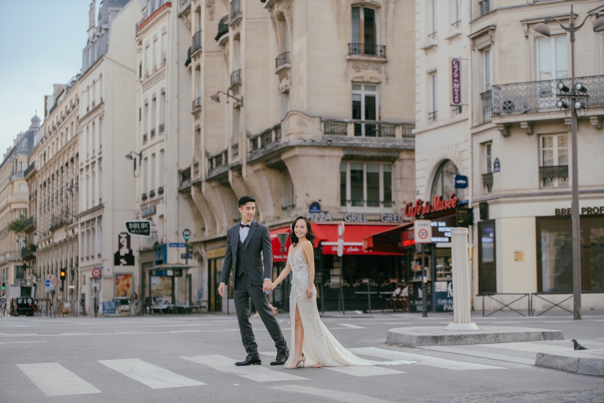 Paris Pre-wedding photoshoot Luxembourg Garden Palais-Royal Eiffel Tower Cafe Saint Honoré Wall of Love by Arnel on OneThreeOneFour 10