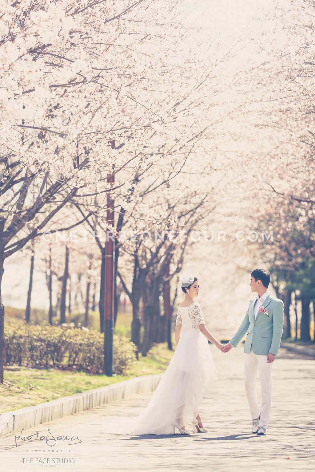 [AUTUMN] Korean Studio Pre-Wedding Photography: Seonyudo Park (선유도 공원)  (Outdoor) by The Face Studio on OneThreeOneFour 26