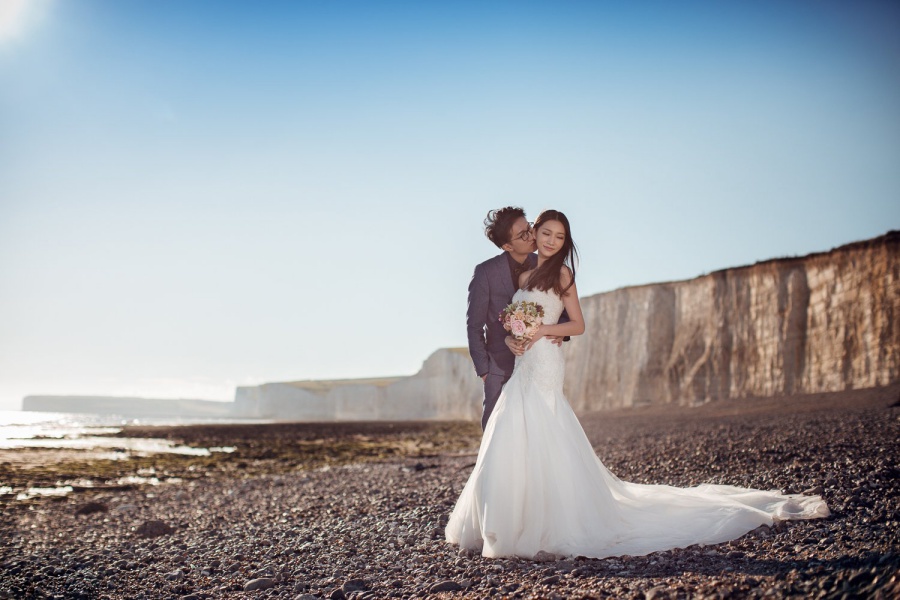 London Pre-Wedding Photoshoot At White Cliff  by Dom  on OneThreeOneFour 5