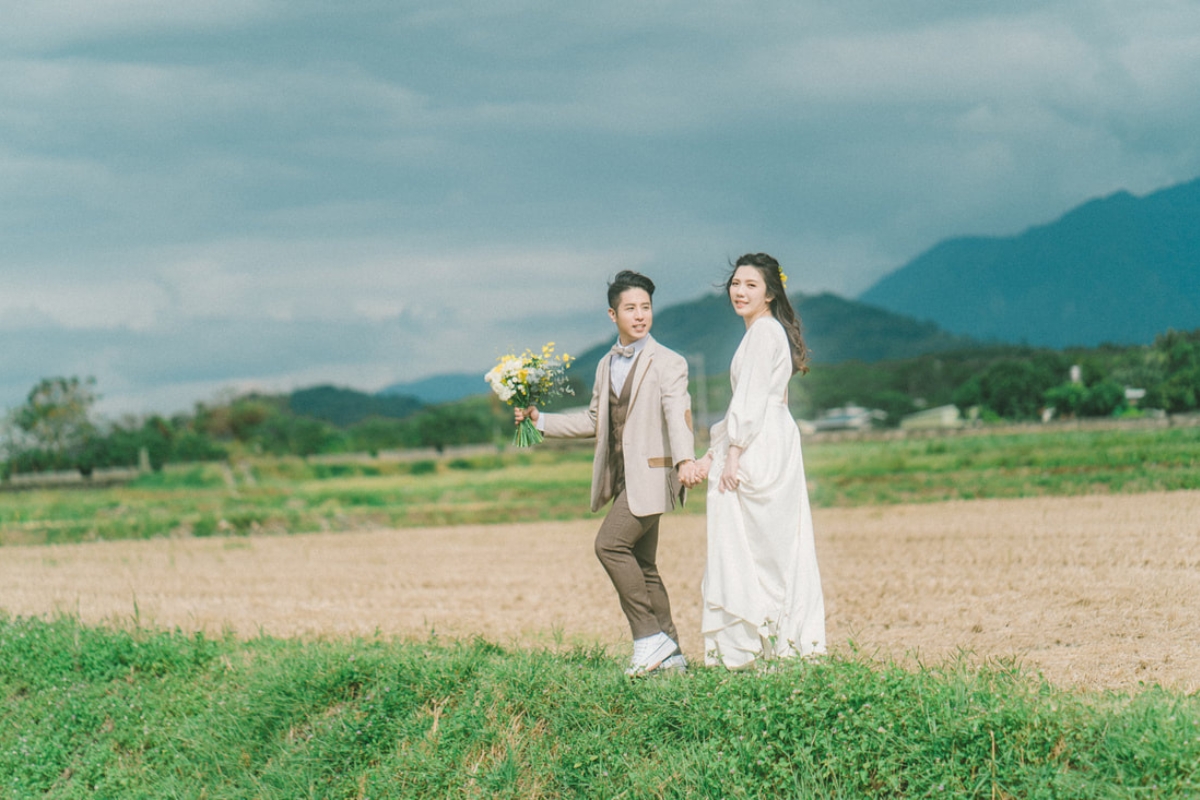 Taiwan Pre-Wedding Photoshoot Countryside Field Beach  by  on OneThreeOneFour 10