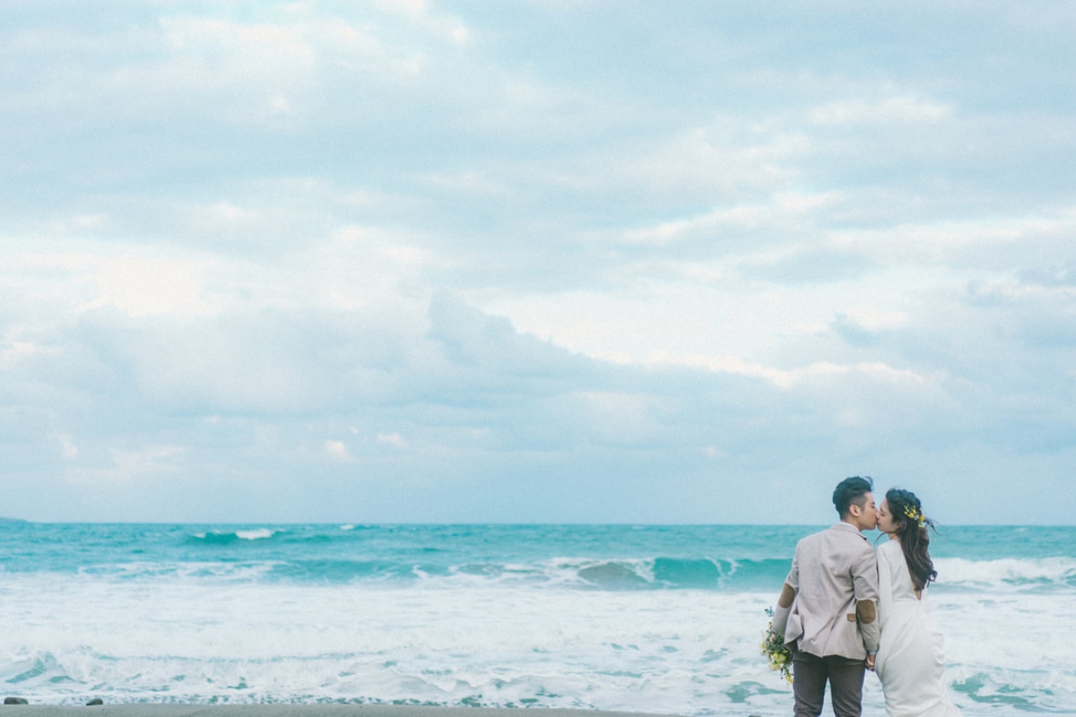 Taiwan Pre-Wedding Photoshoot Countryside Field Beach  by  on OneThreeOneFour 18