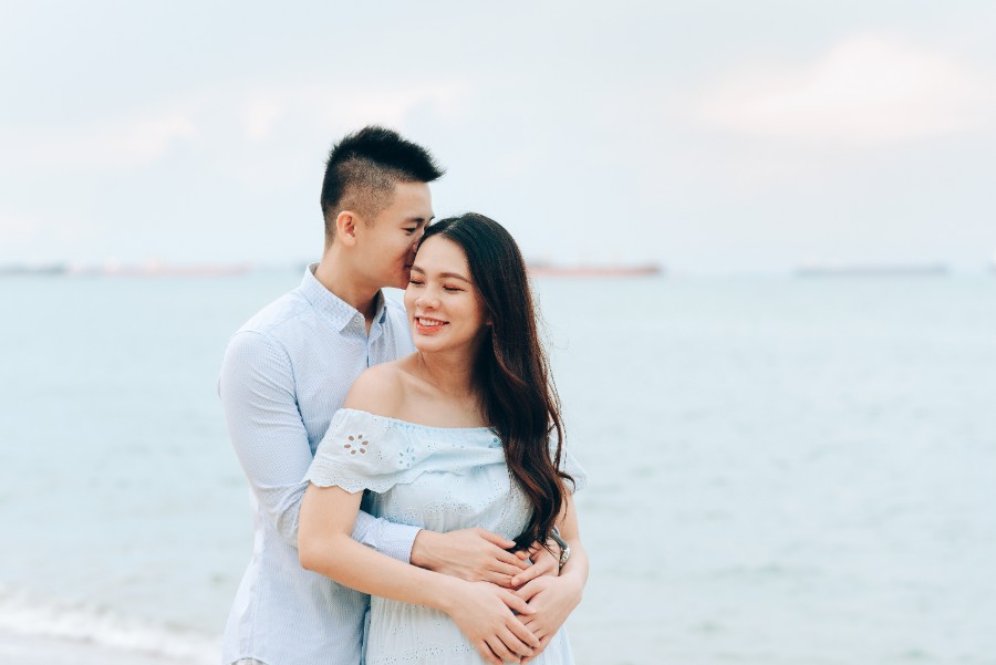 Singaporean influencer Faustina's maternity shoot at East Coast Park by Toh on OneThreeOneFour 7