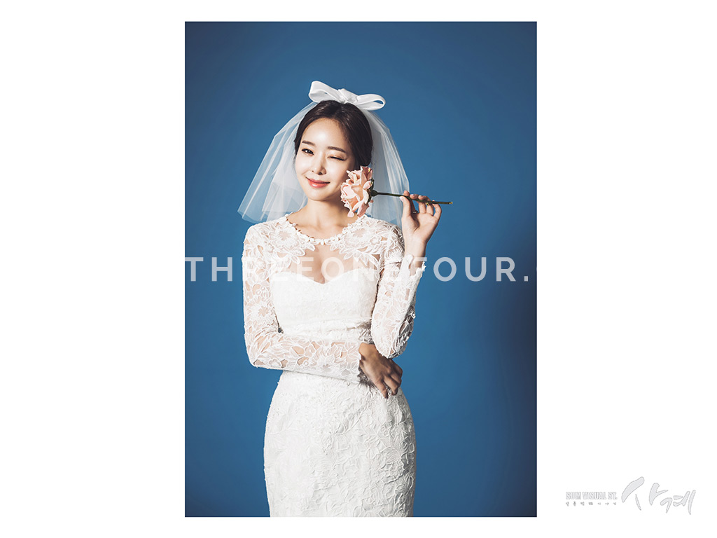 Korean Wedding Photos: Indoor Set by SUM Studio on OneThreeOneFour 27