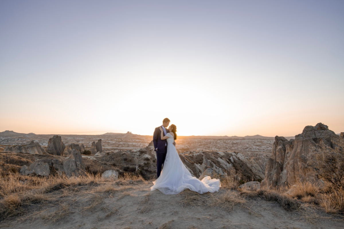 Cappadocia Pre-Wedding Photoshoot Hot Air Balloons Vintage Car Slot Canyon Carpet Shop  by Aric on OneThreeOneFour 10