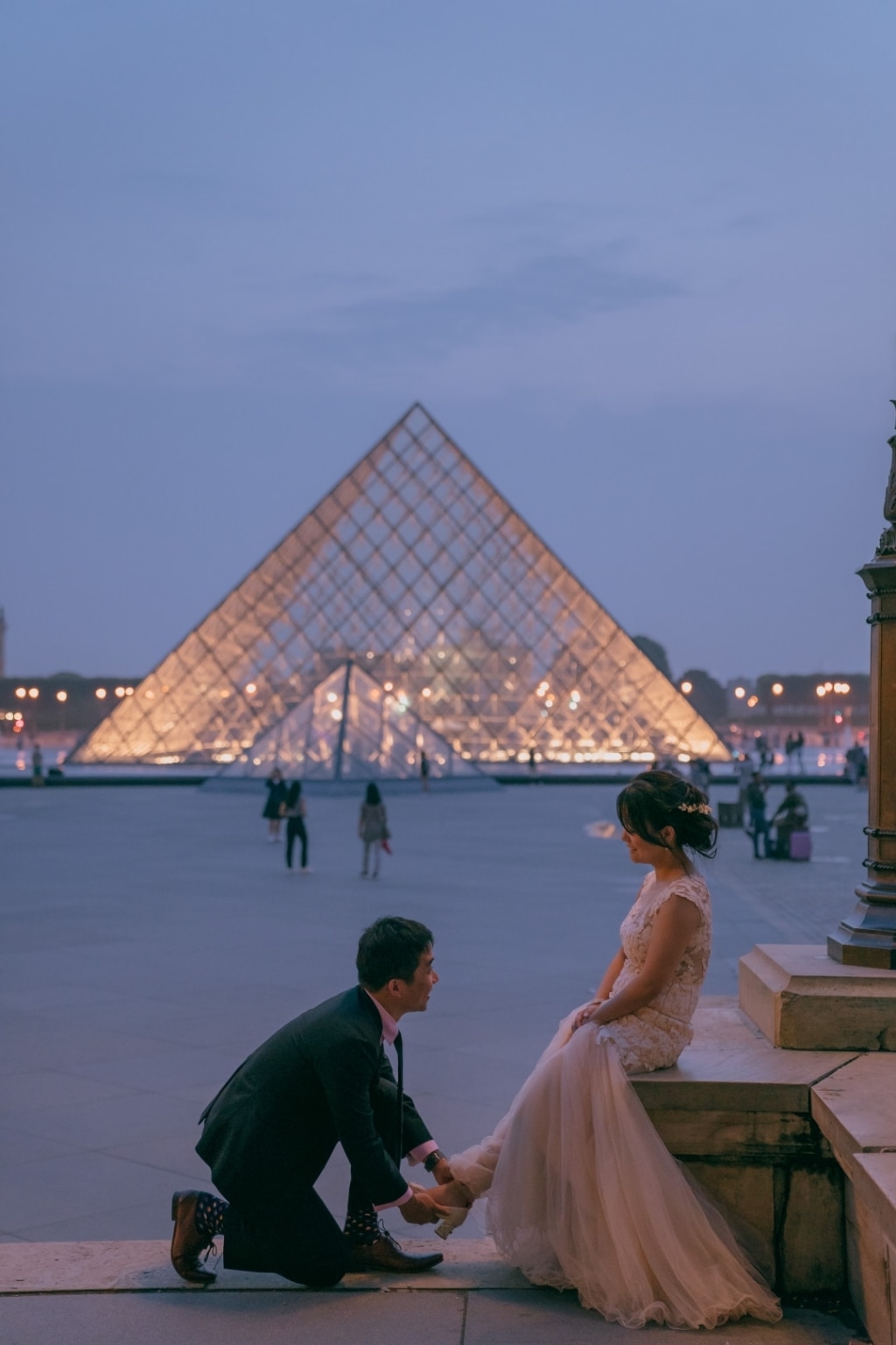 Paris Pre-wedding Photos At Chateau de Sceaux, Eiffel Tower, Louvre Night Shoot by Son on OneThreeOneFour 44
