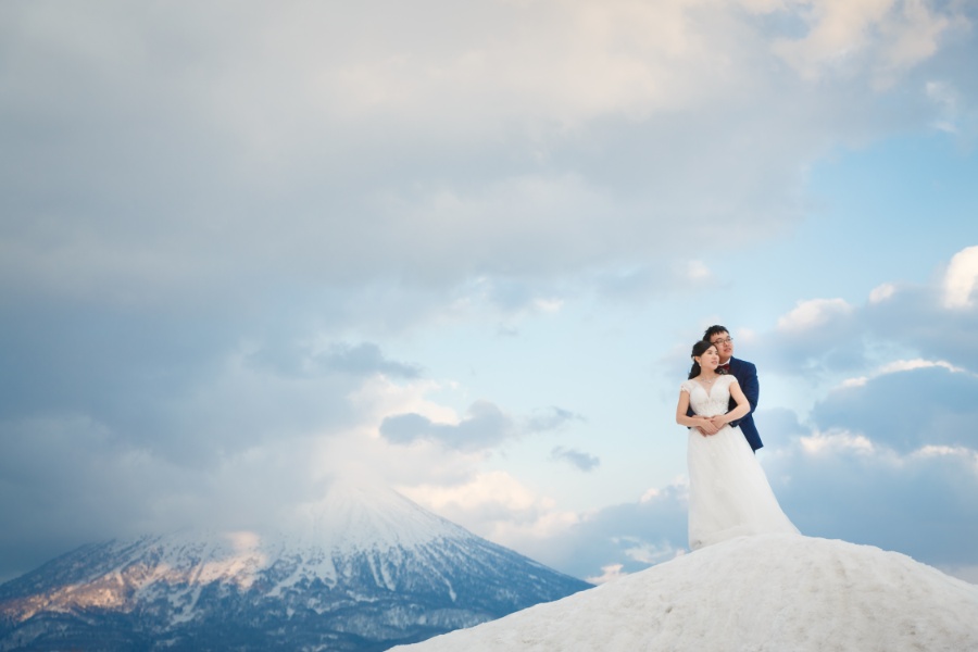 Niseko Hokakido Snow Winter Pre-Wedding Photography by Kuma on OneThreeOneFour 25