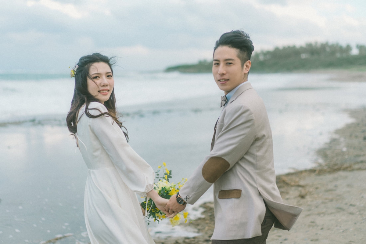 Taiwan Pre-Wedding Photoshoot Countryside Field Beach  by  on OneThreeOneFour 21