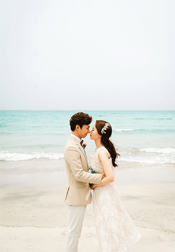 Korea Outdoor Pre-Wedding Photoshoot At Jeju Island with Buckwheat Flowers 