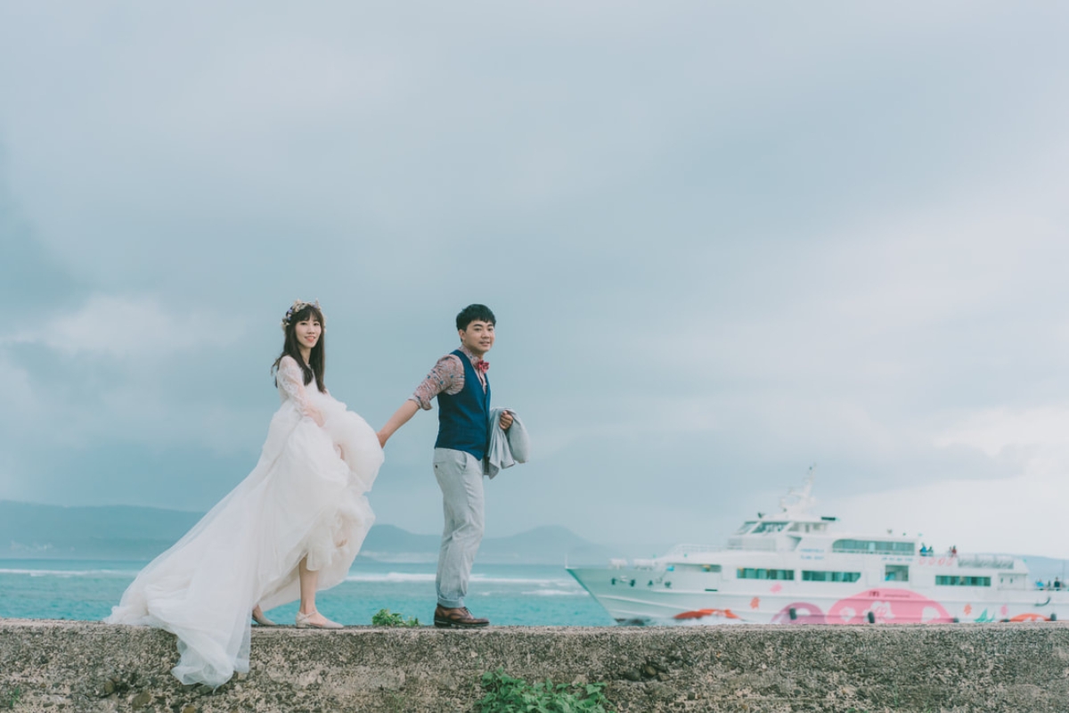 Taiwan Pre-Wedding Photoshoot Quiet Neighbourhood Rooftops Countryside Beach by  on OneThreeOneFour 34