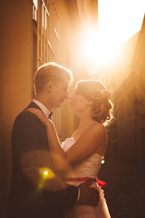 Prague Pre-Wedding Photoshoot At Old Town Square And Charles Bridge  by Nika  on OneThreeOneFour 7
