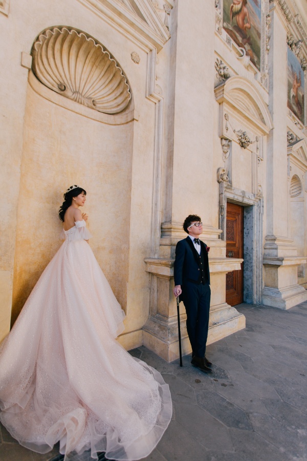 Czech Republic Prague Prewedding photoshoot at Old Town Square by Nika on OneThreeOneFour 7