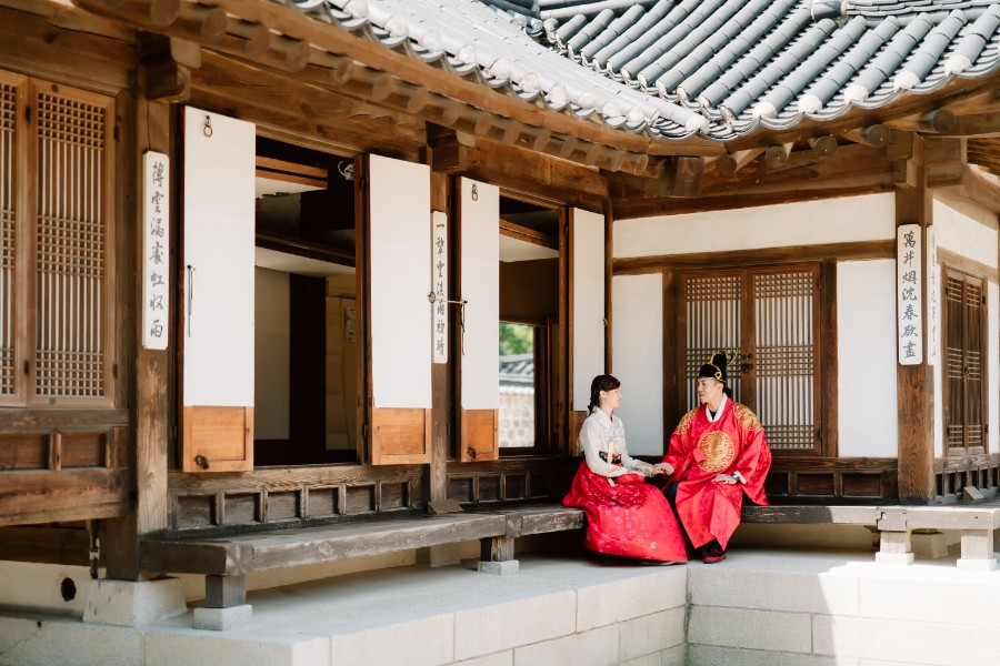 J&E: Traditional handbok photoshoot in Seoul, at Namsangol Hanok Village by Jungyeol on OneThreeOneFour 10