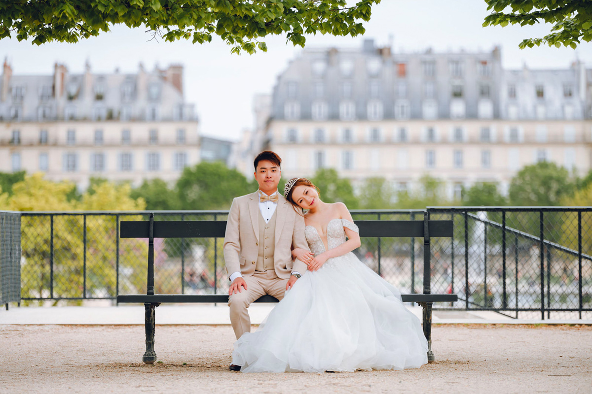 Eternal Love in Paris: Pre-Wedding Photoshoot for Hong Kong Couple | Eiffel Tower, Trocadero, Café, Louvre, Alexandre III Bridge by Arnel on OneThreeOneFour 13