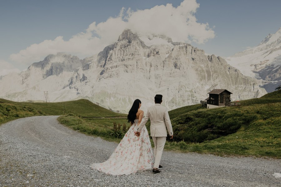 Outdoor Pre-wedding at Grindelwald, Switzerland with Snowy Mountain Peak by Eliano on OneThreeOneFour 11