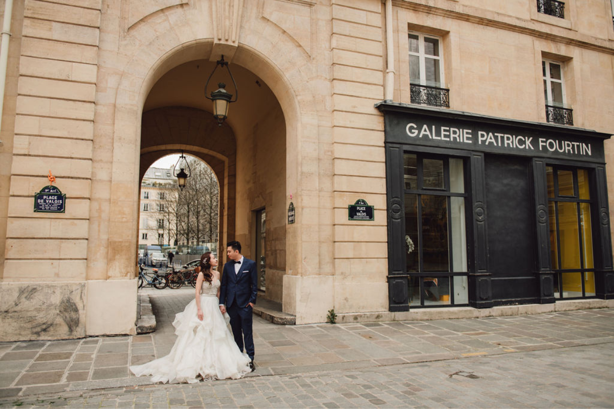 Paris prewedding photoshoot at Avenue De Camoens, Lourve Museum, Bir Hakeim Bridge And Parisian Cafe by Arnel on OneThreeOneFour 15