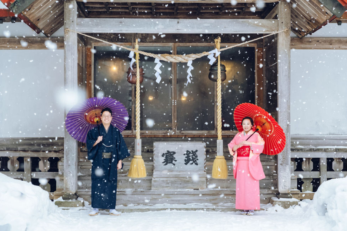 Hokkaido Prewedding Photoshoot At Lake Toya, Hilton Niseko Village And Kimono Shoot In Kaributo Shrine In Winter by Kuma on OneThreeOneFour 3