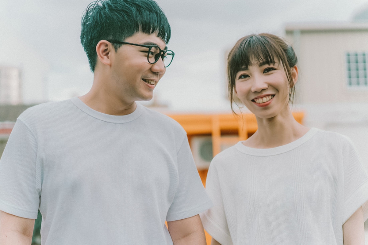 Taiwan Pre-Wedding Photoshoot Quiet Neighbourhood Rooftops Countryside Beach by  on OneThreeOneFour 16