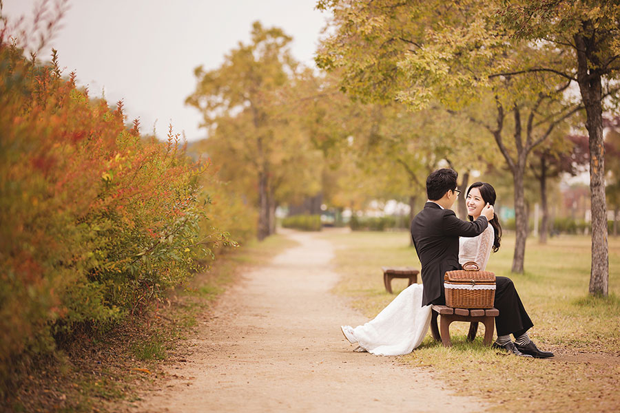 Korea Autumn Pre-Wedding Photoshoot At Seonyudo Park And Hanuel Park  by Junghoon  on OneThreeOneFour 1
