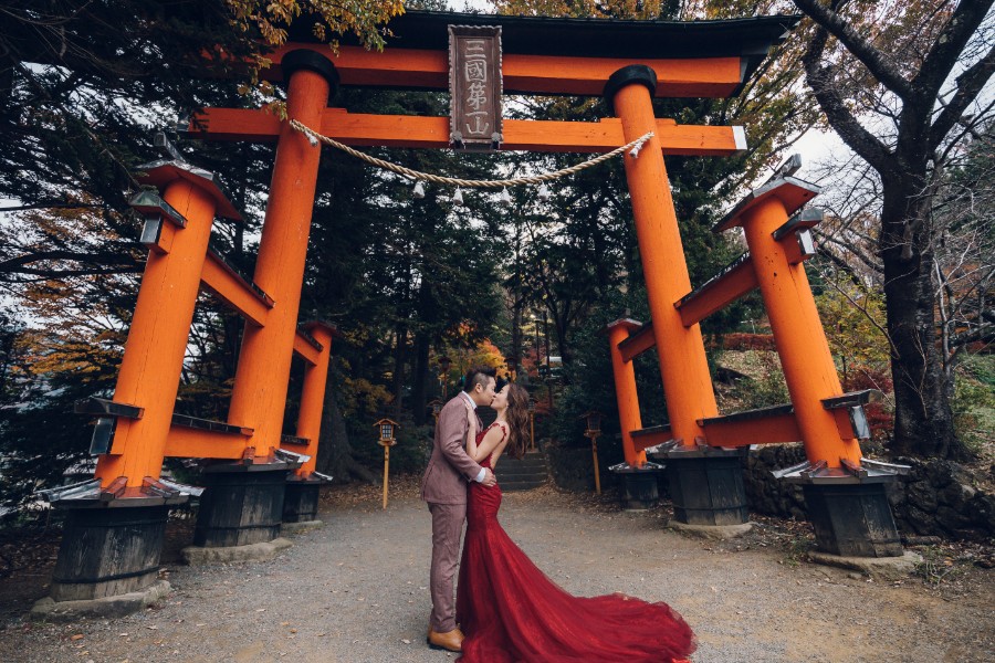 J&J: Tokyo Autumn Pre-Wedding Photoshoot by Lenham on OneThreeOneFour 22