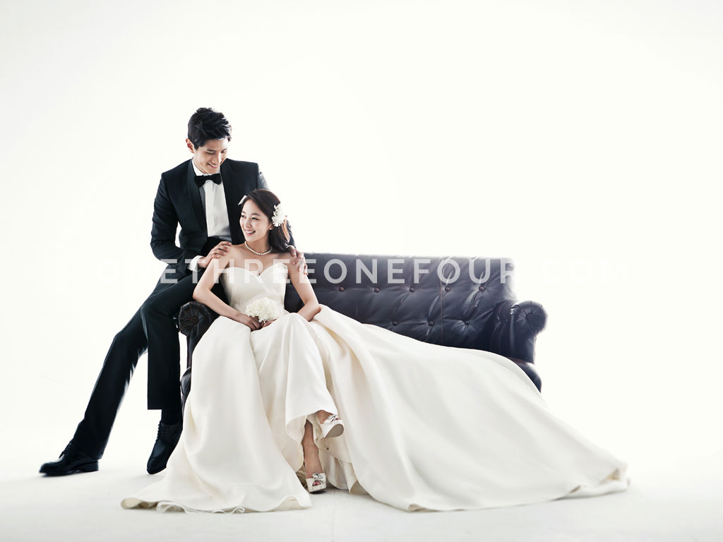 White | Korean Pre-wedding Photography by Pium Studio on OneThreeOneFour 5
