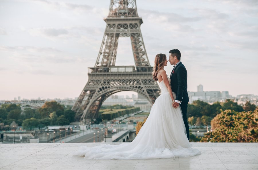 巴黎婚紗拍攝 - 艾菲爾鐵塔，潛行空間鐵橋，蒙馬特，小皇宮 by Arnel on OneThreeOneFour 5