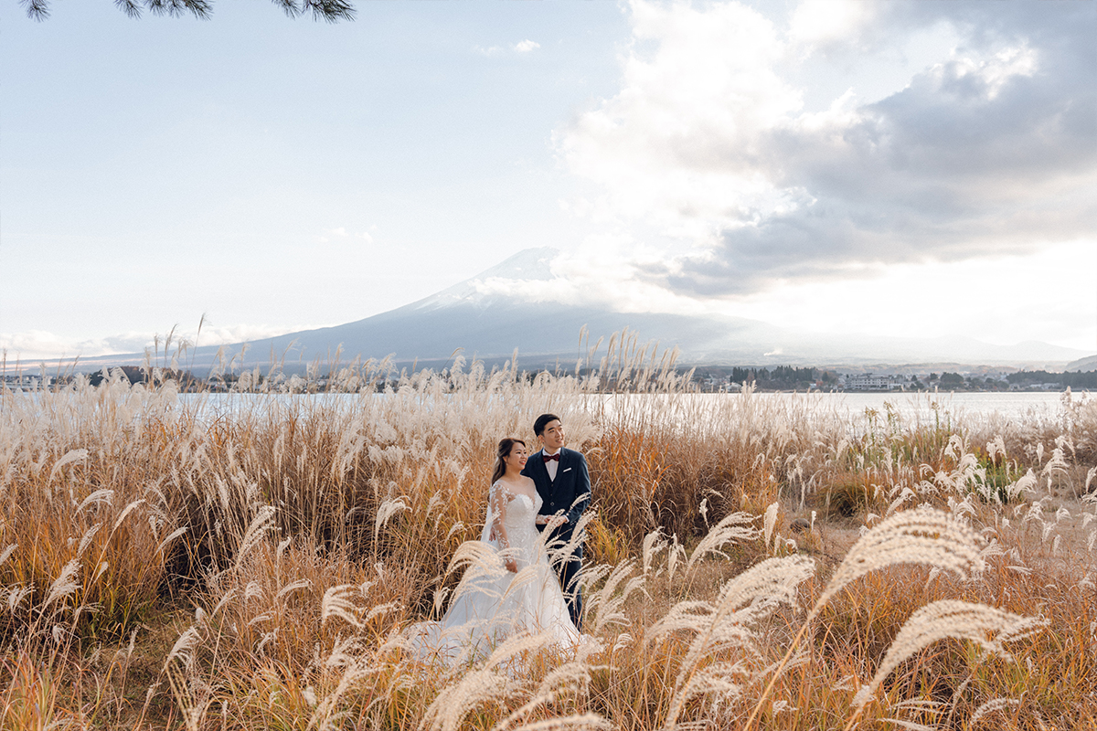 Autumn Maple Leaves Pre-Wedding Photoshoot in Mount Fuji  by Dahe on OneThreeOneFour 15