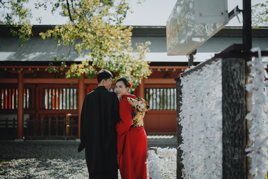 B&K: Pre-wedding with Mt Fuji and traditional Japanese house in kimonos by Ghita on OneThreeOneFour 9
