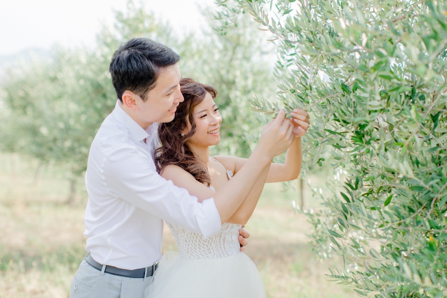 Italy Tuscany Prewedding Photoshoot at San Quirico d'Orcia  by Katie on OneThreeOneFour 15