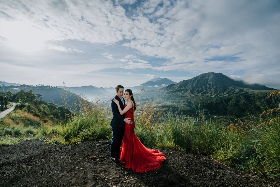 L&J: Whimsical Pre-wedding Photoshoot in Bali by Julie on OneThreeOneFour 15