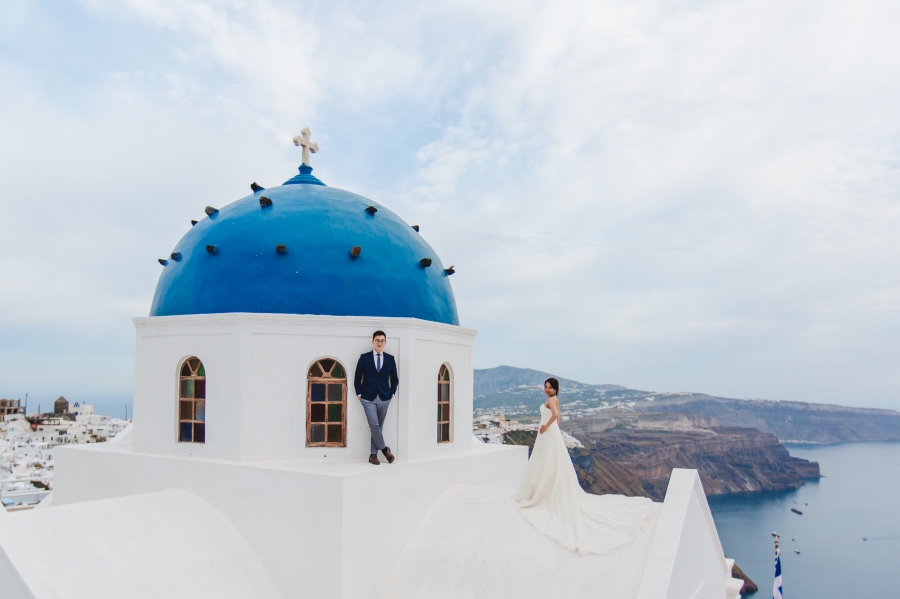 Santorini Pre-Wedding Photographer: Engagement Photoshoot In Oia During Sunset by Nabi on OneThreeOneFour 7