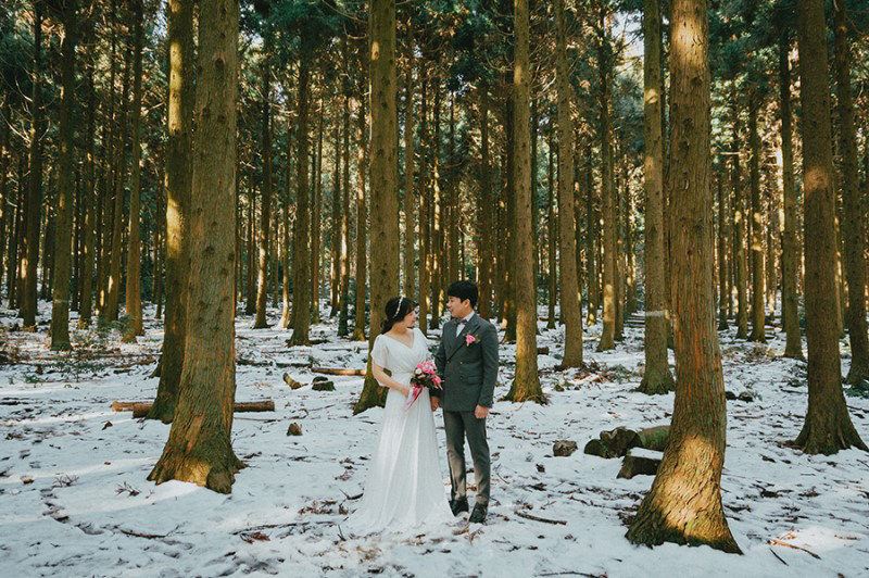 Korea Outdoor PreWedding Photoshoot At Jeju Island During Winter by Gamsung  on OneThreeOneFour 0