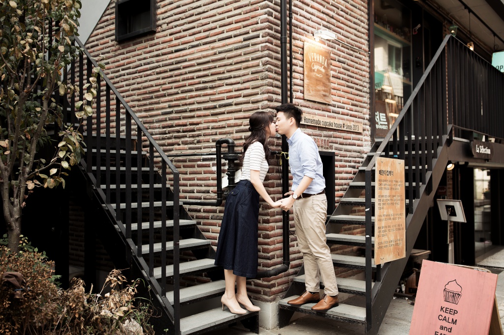 Korea Casual Couple Photoshoot At Haneul Sky Park And Yeonam-dong Cafe Street by Junghoon on OneThreeOneFour 6