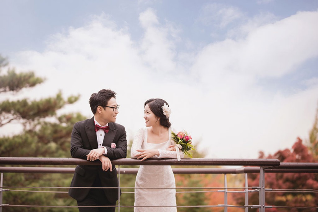 Korea Autumn Pre-Wedding Photoshoot At Seonyudo Park And Hanuel Park  by Junghoon  on OneThreeOneFour 5