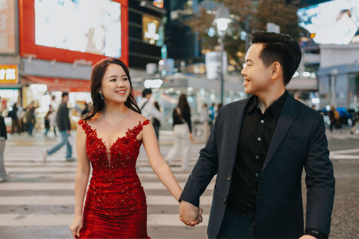 Singaporean Couple's Autumn Season Prewedding Photoshoot At Chureito Pagoda, Lake Kawaguchiko And Shibuya Crossing by Cui Cui on OneThreeOneFour 18