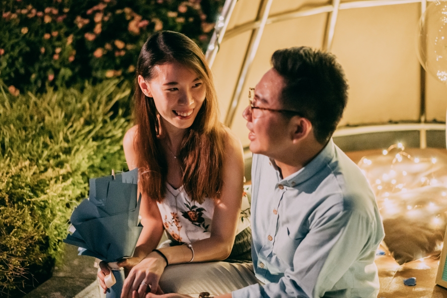 Singapore Surprise Wedding Proposal Photoshoot At Andaz Rooftop Bar, Mr Stork by Michael on OneThreeOneFour 18