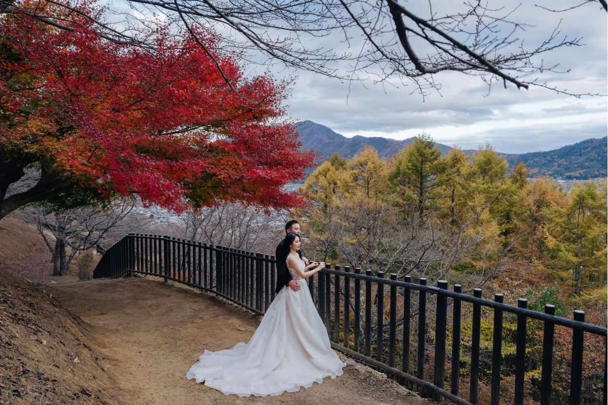 Tokyo Pre-Wedding Photoshoot with Former Yasuda Garden, Maple Corridor, and Chureito Pagoda by Dahe on OneThreeOneFour 14