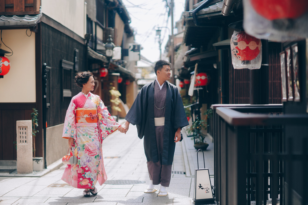 Pre-Wedding Photoshoot In Kyoto And Nara At Gion District And Nara Deer Park by Kinosaki  on OneThreeOneFour 15