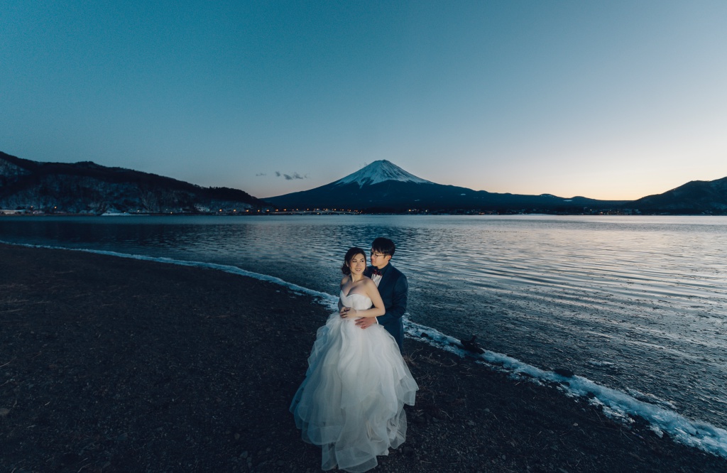 Japan Tokyo Pre-Wedding Photoshoot At Mount Fuji And Shopping Streets  by Lenham  on OneThreeOneFour 6