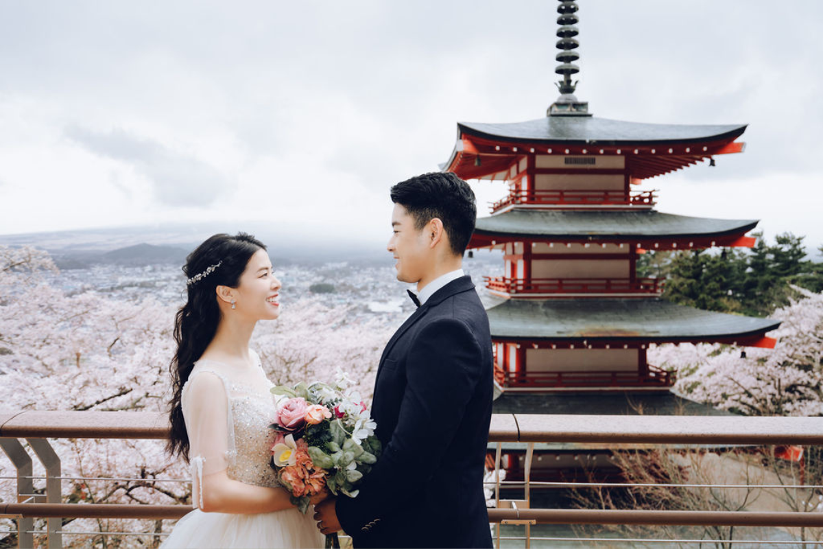 US Couple's Spring Season Kimono & Prewedding Photoshoot At Chureito Pagoda, Lake Kawaguchiko In Tokyo by Cui Cui on OneThreeOneFour 9