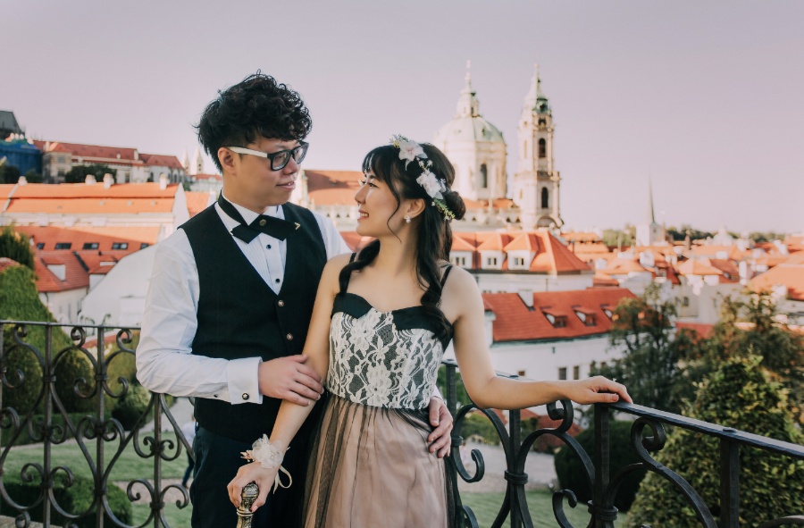 Czech Republic Prague Prewedding photoshoot at Old Town Square by Nika on OneThreeOneFour 3