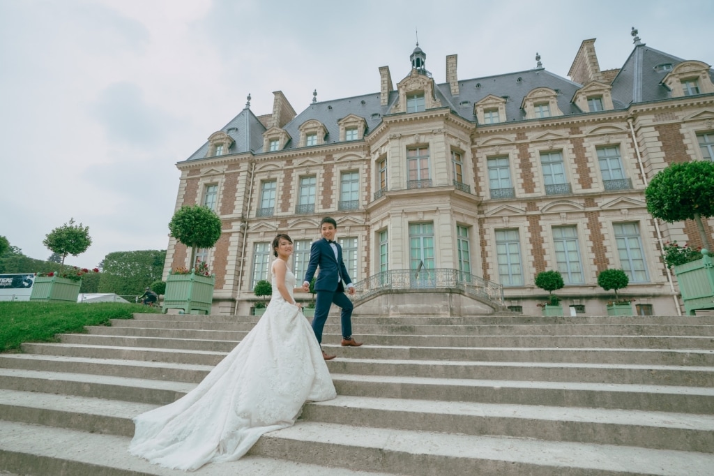 Paris Pre-wedding Photos At Chateau de Sceaux, Eiffel Tower, Louvre Night Shoot by Son on OneThreeOneFour 15