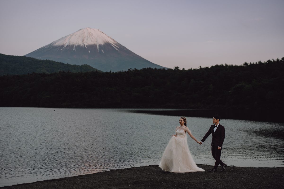 Tokyo Kimono Photoshoot and Prewedding Photoshoot At Makaino Farm & Saiko Lake with Mount Fuji by Dahe on OneThreeOneFour 21
