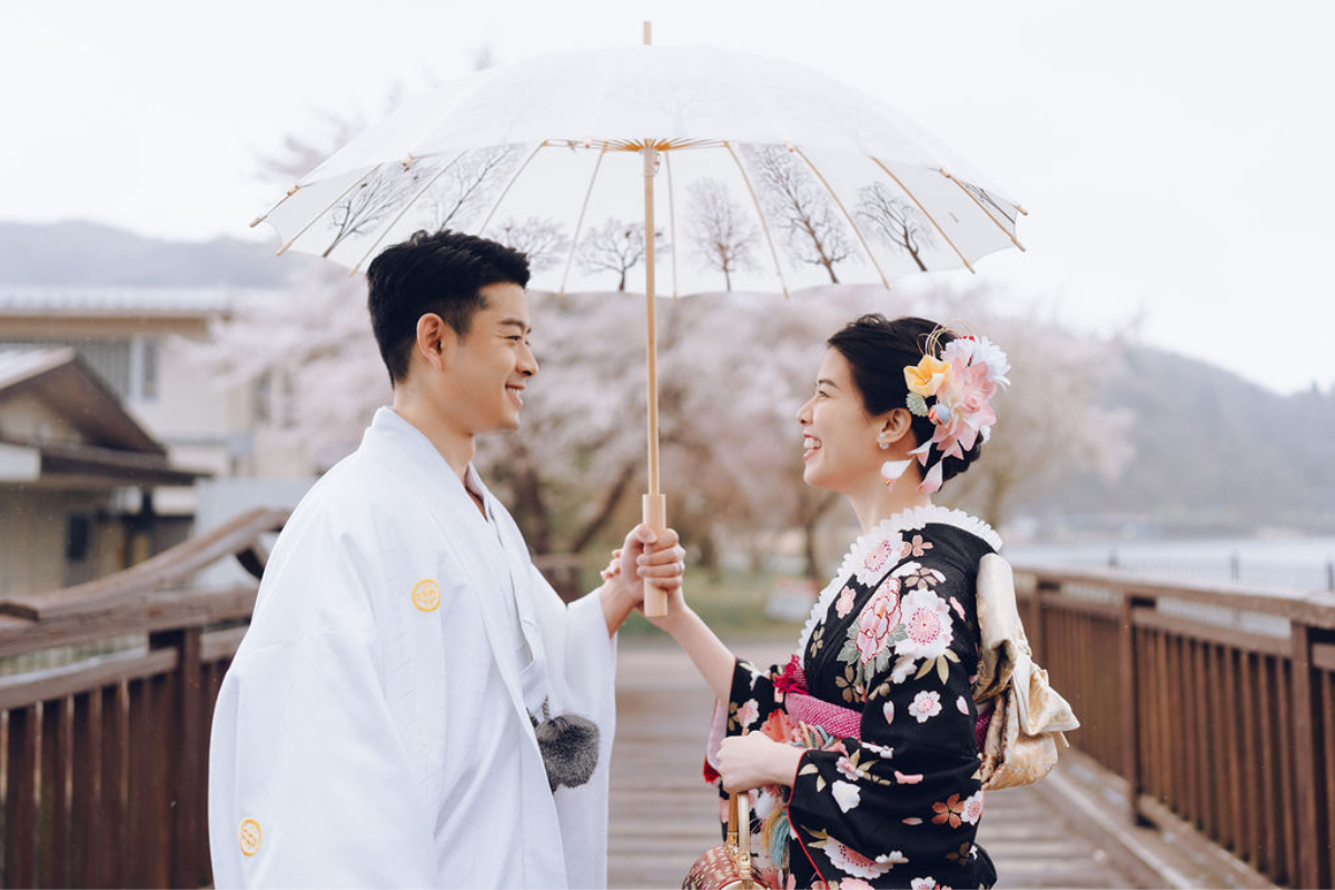 US Couple's Spring Season Kimono & Prewedding Photoshoot At Chureito Pagoda, Lake Kawaguchiko In Tokyo by Cui Cui on OneThreeOneFour 1