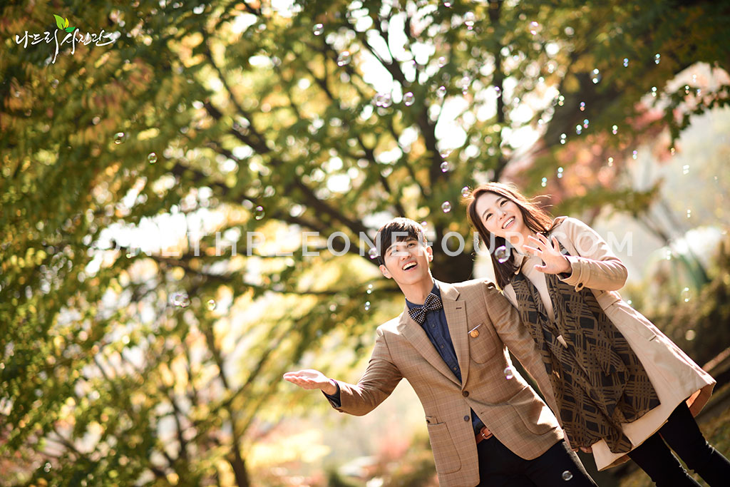 Korean Studio Pre-Wedding Photography: Autumn (Outdoor) by Nadri Studio on OneThreeOneFour 8