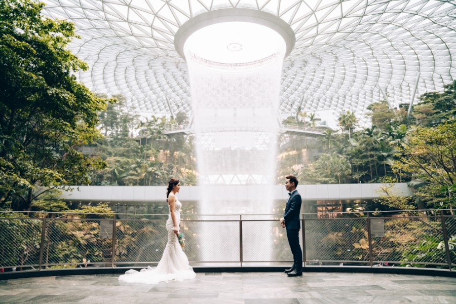 K&V: Pre-wedding in Singapore at Jewel, Gardens by the Bay and Jurong Lake Gardens by Grace on OneThreeOneFour 0